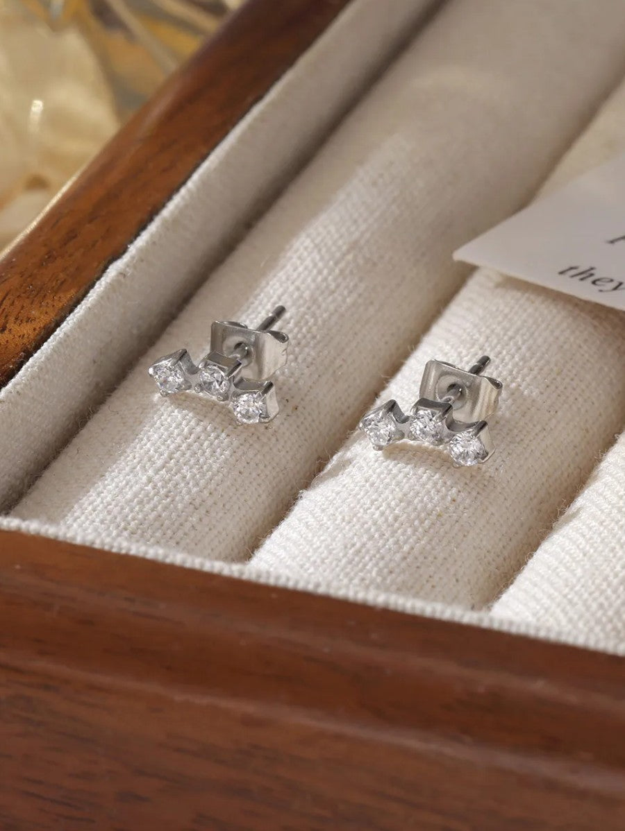 Елегантни обеци по дължина на ухото с кристали, медицинска стомана цвят сребро