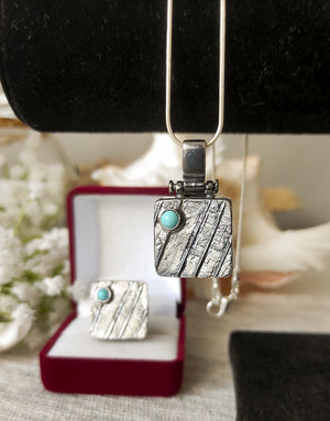 Сребърен комплект бижута проба 925 включващ медальон, пръстен - бижуто е подходящо за жени