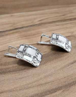 Авторски Сребърни обеци проба 925 в комбинация с естествен Бял Седеф - бижуто е подходящо за жени