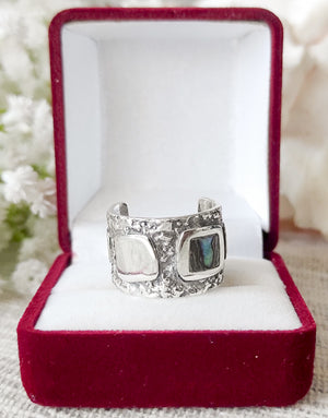 Сребърен пръстен проба 925 с естествени полускъпоценни камъни бял седеф и Абалон (Кралски Седеф) - бижуто е подходящо за жени