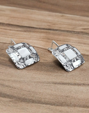 Авторски Сребърни обеци проба 925 в комбинация с естествен Бял Седеф - бижуто е подходящо за жени