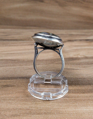 Сребърен пръстен проба 925 в комбинация с естествен Абалон (Кралски Седеф) - бижуто е подходящо за жени