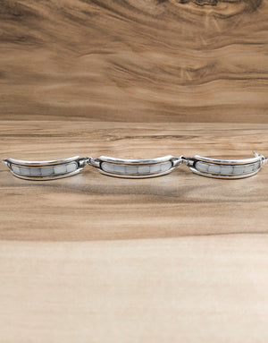 Сребърна гривна проба 925 с естествен бял седеф - бижуто е подходящо за жени