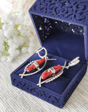 Сребърни бижута проба 925 - обеци декорирани с благороден Корал подходящи за жени