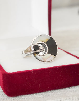 Сребърен пръстен проба 925 с естествени полускъпоценни камъни Оникс и Седеф