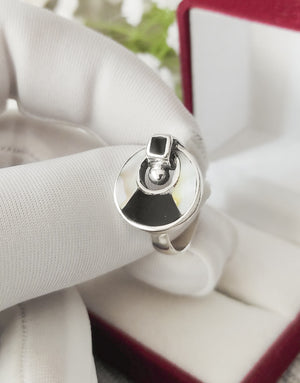 Сребърен пръстен проба 925 с естествени полускъпоценни камъни Оникс и Седеф