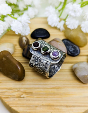 Сребърен пръстен проба 925 с естествени полускъпоценни камъни аметист, гранат - бижуто е подходящо за жени