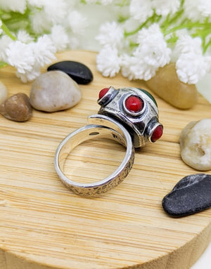 Сребърен пръстен проба 925 с естествени полускъпоценни камъни Зелен Ахат и Корал - бижуто е подходящо за жени