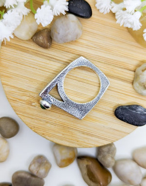 Сребърен пръстен проба 925 с естествени полускъпоценни камъни авантюрин - бижуто е подходящо за жени