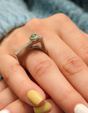 Сребърен пръстен проба 925 с естествени полускъпоценни камъни авантюрин - бижуто е подходящо за жени