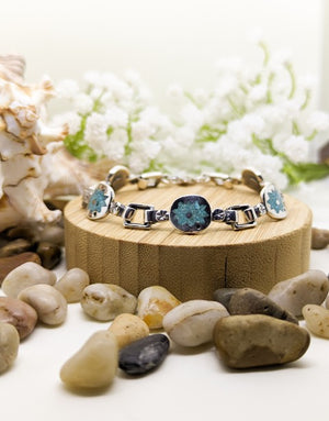 Сребърна гривна проба 925 инкрустирана с естествен камък Тюркоаз - бижуто е подходящо за жени