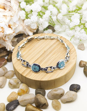 Сребърна гривна проба 925 инкрустирана с естествен камък Тюркоаз - бижуто е подходящо за жени