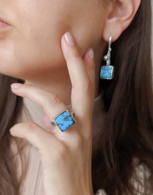 Сребърен пръстен проба 925 с естествени полускъпоценни камъни Тюркоаз и Ахат - бижуто е подходящо за жени