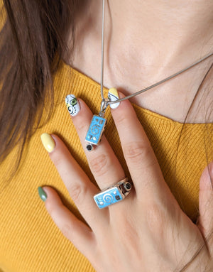 Сребърна висулка проба 925 с естествен бял седеф - бижуто е подходящо за жени