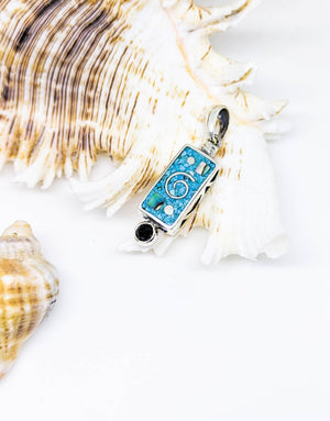 Сребърна висулка проба 925 с естествен бял седеф - бижуто е подходящо за жени