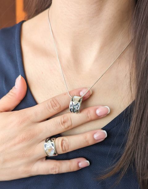 Комплект сребърни бижута със Седеф - 3 части, дамски обеци, пръстен, висулка