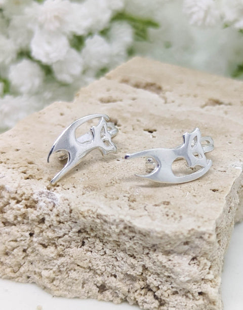 Детски обеци от сребро с проба 925. Обеците са във формата на котенца.