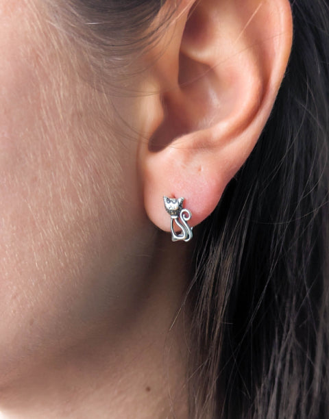Детски сребърни обеци котенца във формата на котенца. Изработени от сребро 925.