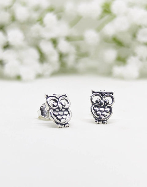 Детски обеци от сребро с проба 925 и в дизайн във формата на Бухал. Закопчалка винт.