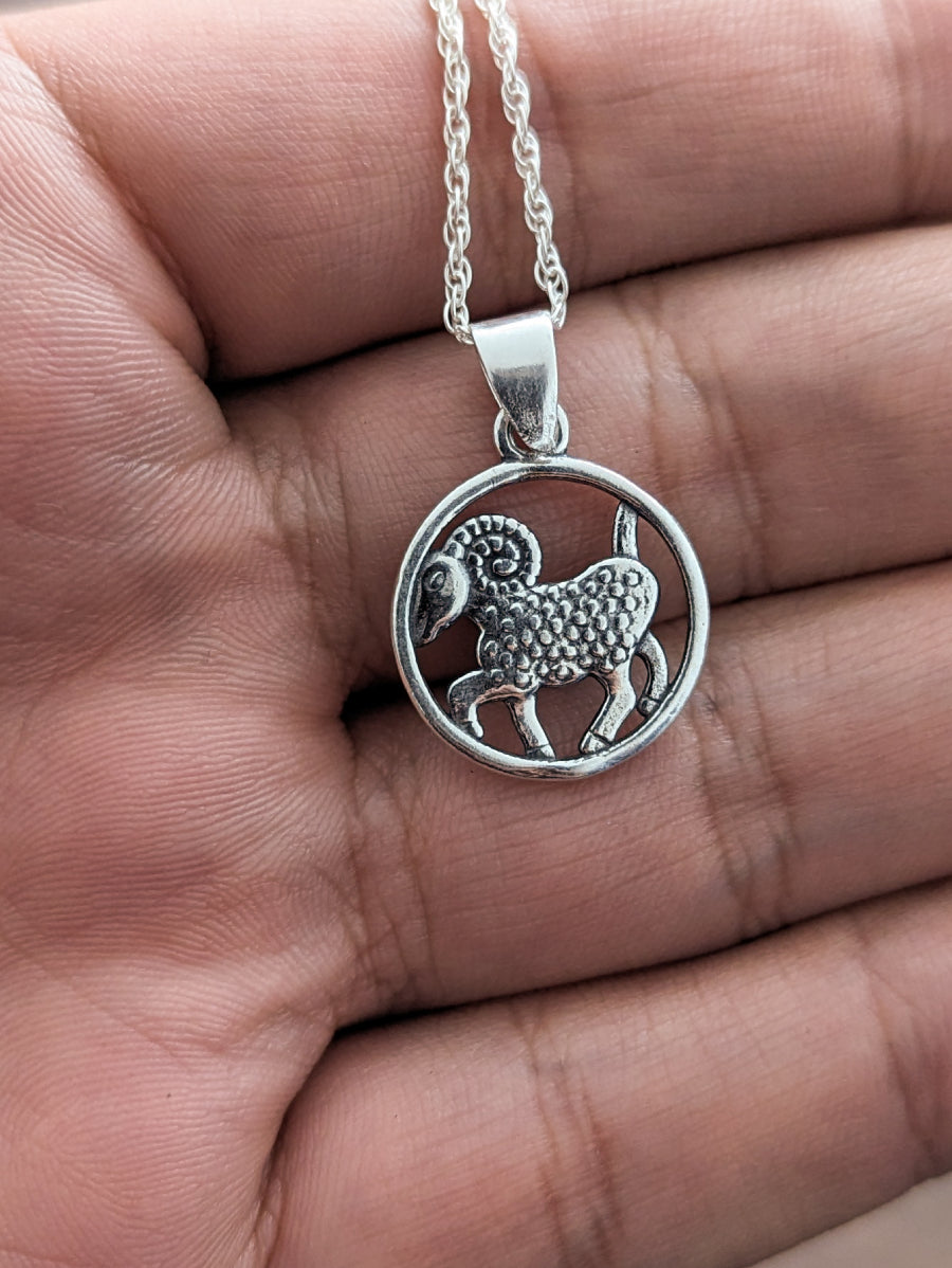 Висулка зодия Овен малък сребърен медальон зодия за колие 1.8см