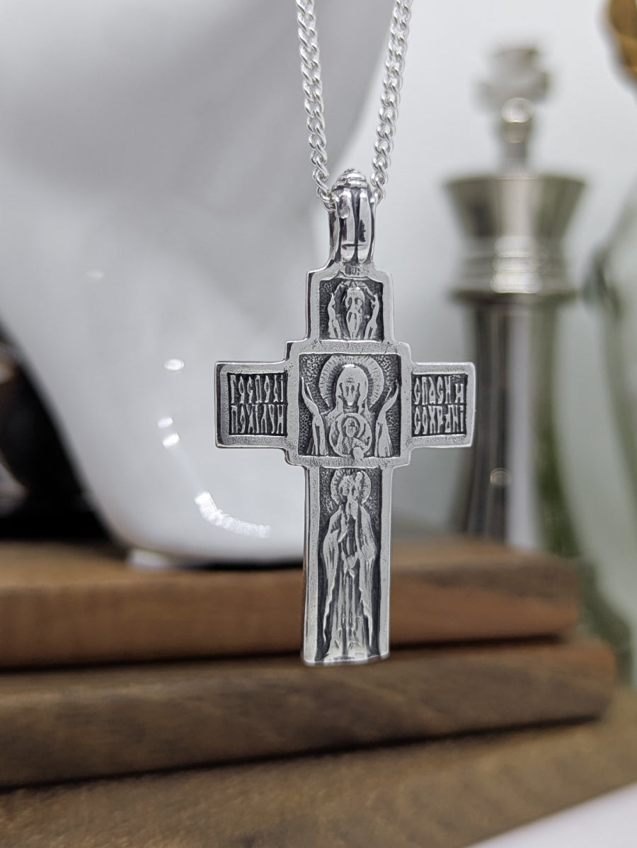Сребърен православен кръст 925 с релефни изображения на Богородица и Светии и молитвени надписи "Спаси и Сохрани" – обратна страна на двулицев медальон.