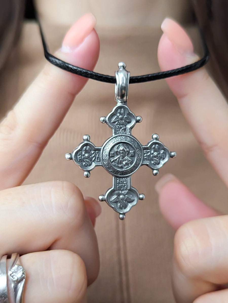 Сребърен православен кръст 925 с изображение на Иисус Христос Вседържител и релефни символи – лицева страна на двулицев медальон.