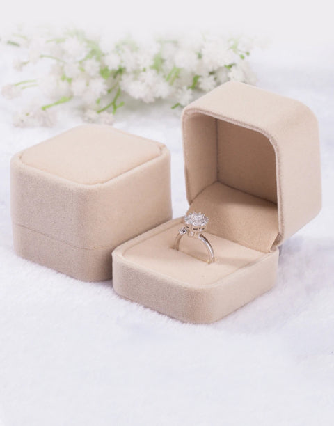 Кутийка за пръстен 5 х 4 х 5.5см, беж