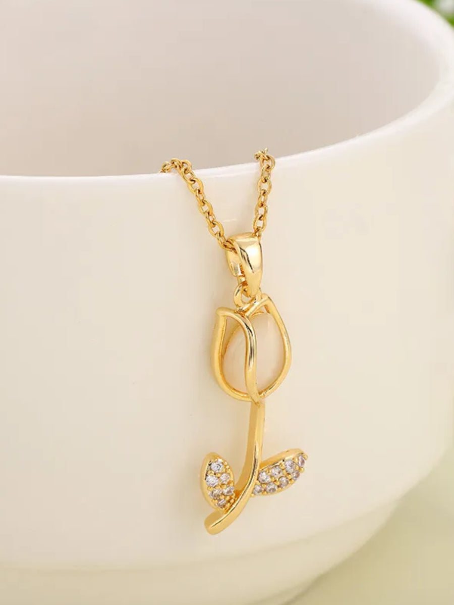 Дамско колие с висулка Лале – опал и кристали, титаниева верижка 40 см