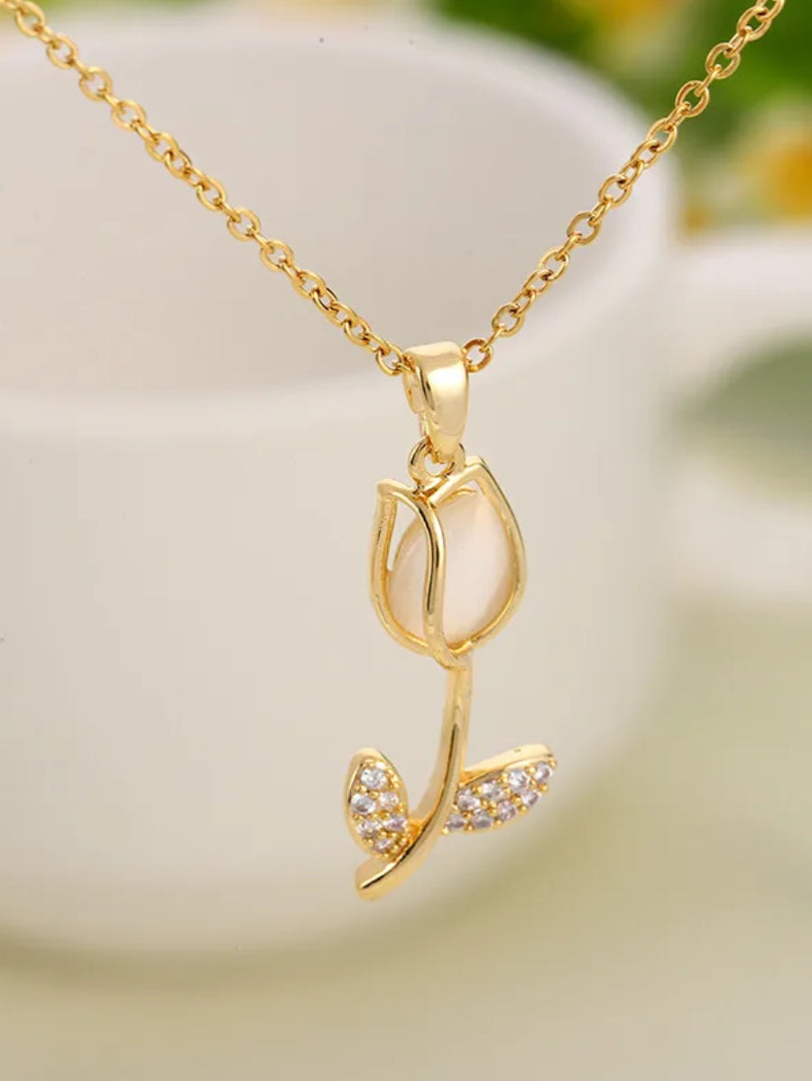 Дамско колие с висулка Лале – опал и кристали, титаниева верижка 40 см