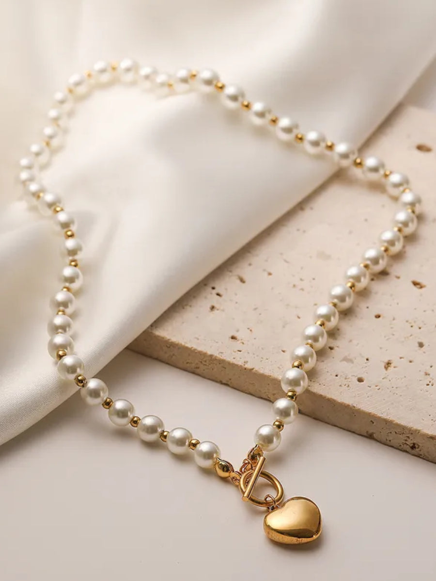 Перлено колие с висулка сърце медицинска стомана, цвят злато