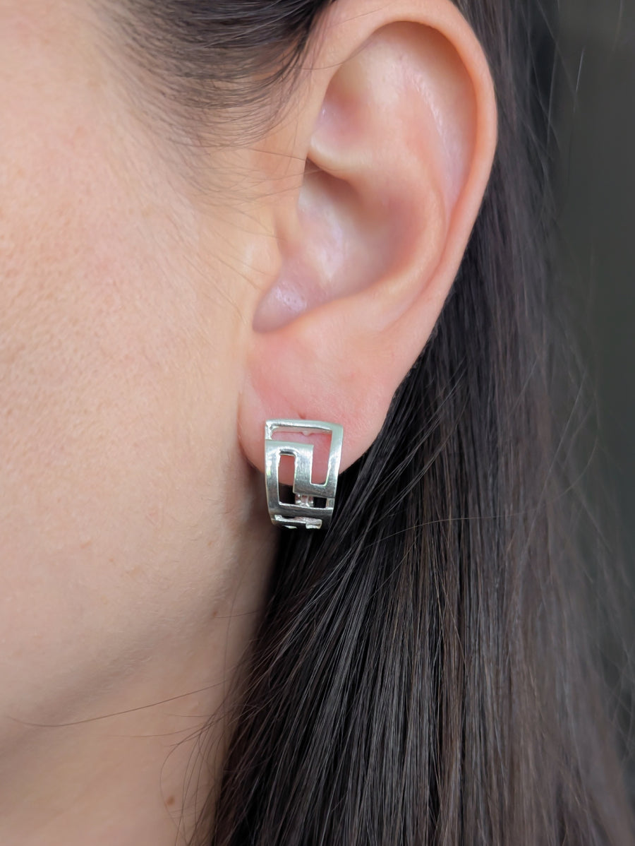 сребърни обеци 925; геометрични обеци гръцки ключ; меандър бижута; квадратни отворени сребърни обеци; дамски обеци;