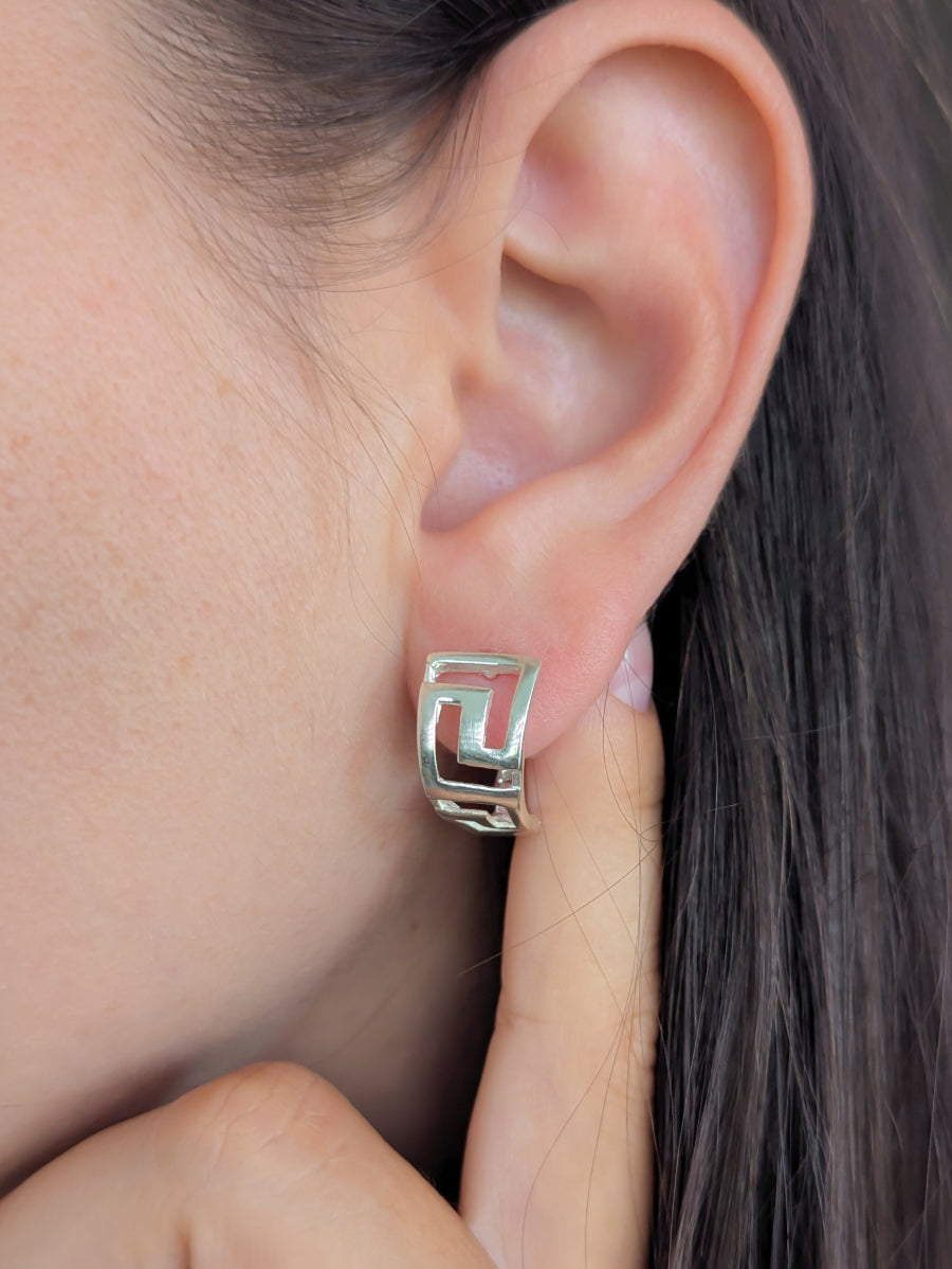 сребърни обеци 925; геометрични обеци гръцки ключ; меандър бижута; квадратни отворени сребърни обеци; дамски обеци;