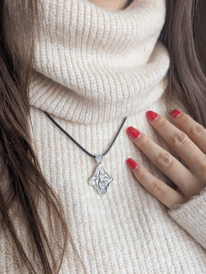 Православен сребърен медальон със Спас Вседържител (Исус Христос на трон), оксидирано сребро 925, детайлен релеф.
