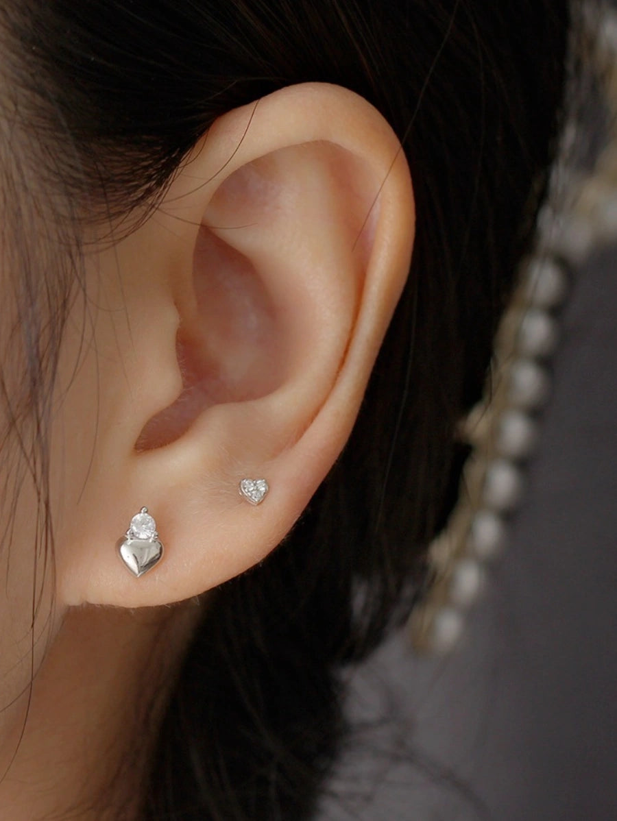 Малки сребърни обеци за втора дупка Сърца с кристали
