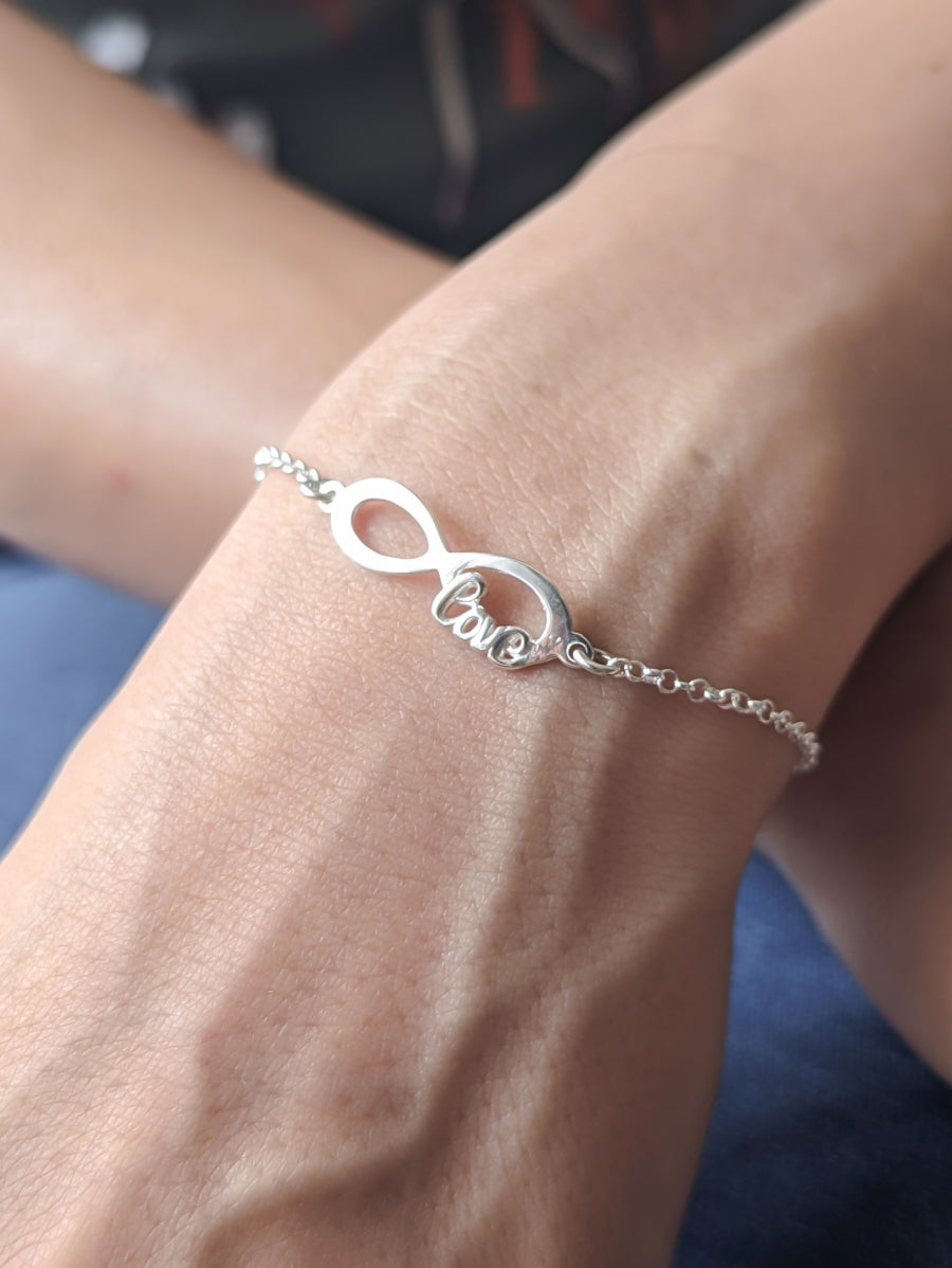 Сребърна гривна Безкрайна любов