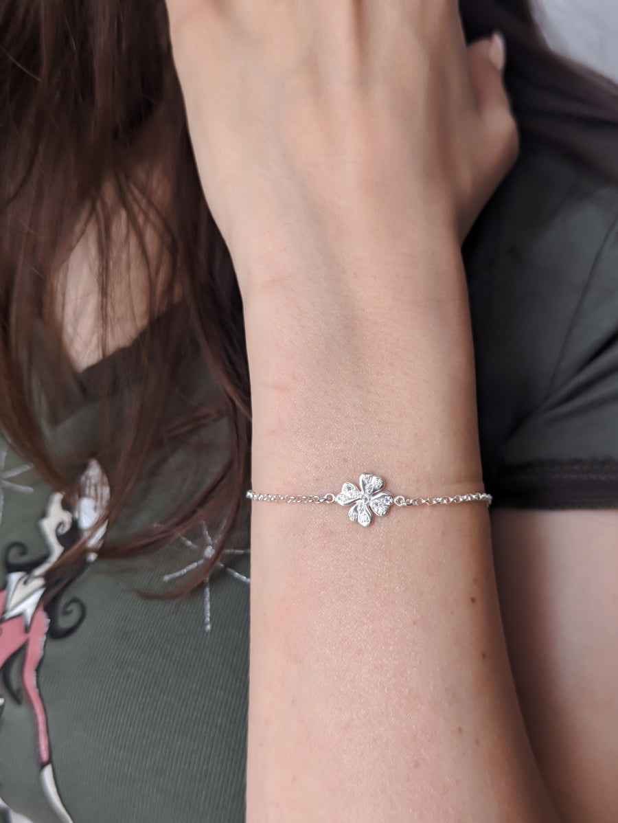 Сребърна гривна четирилистна детелинка с кристали