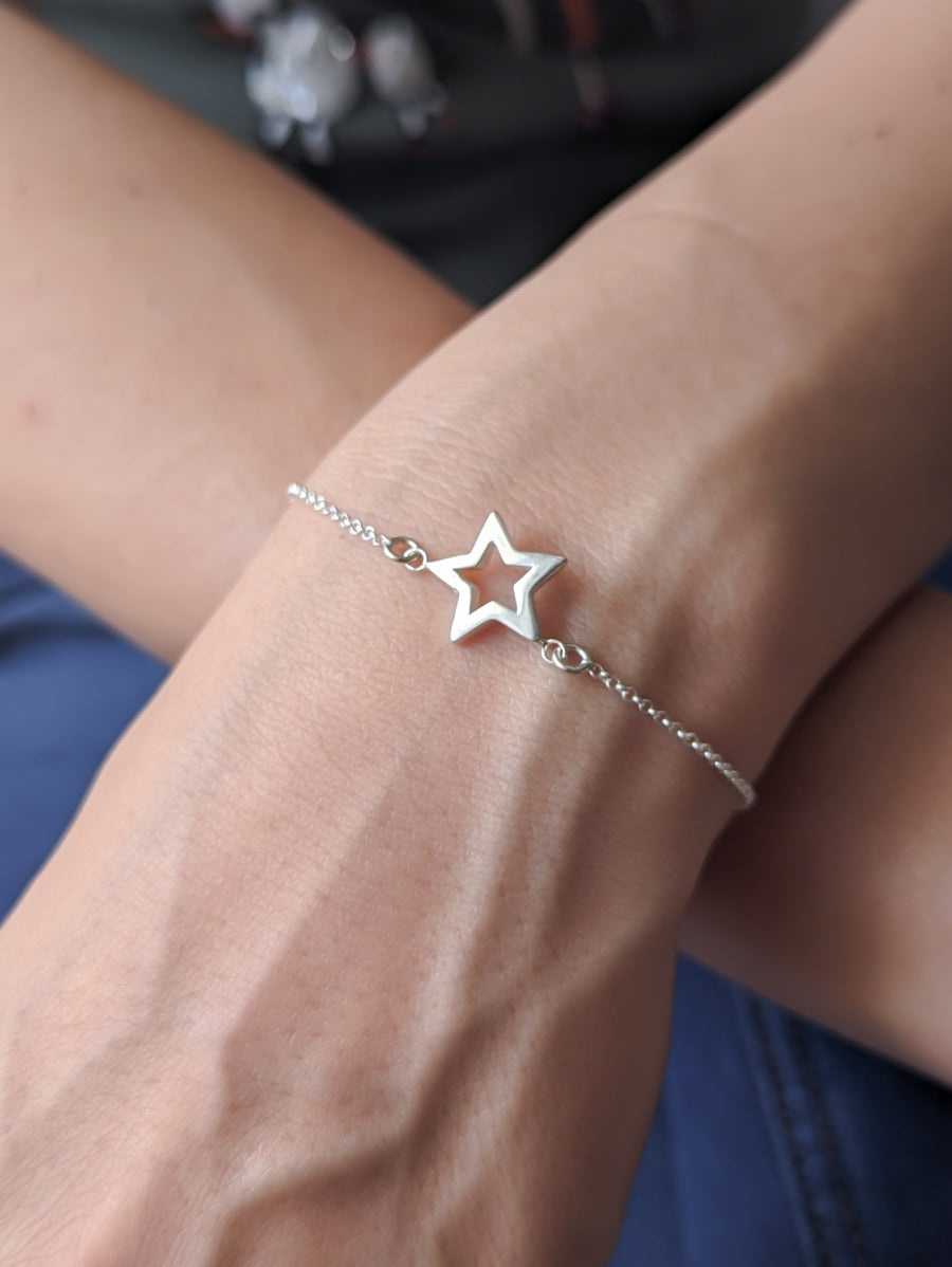 Сребърна гривна Звездичка