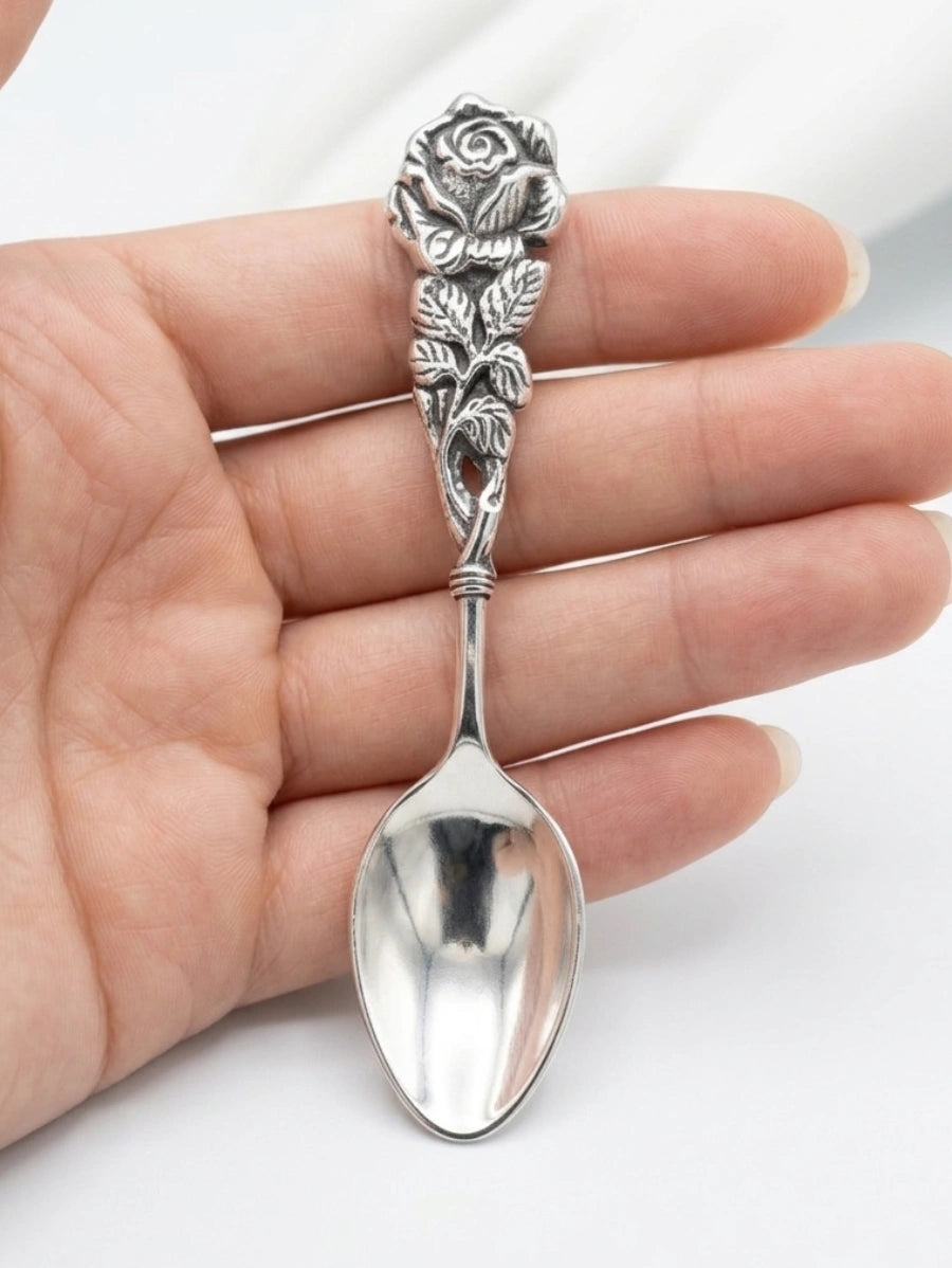 Сребърна лъжичка проба 925. Флорална орнаментика. Подарък за бебе, първо зъбче или кръщене. Хипоалергенна.