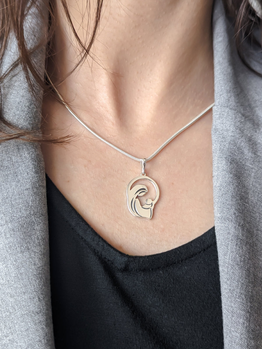 Сребърна висулка Богородица с Младенеца