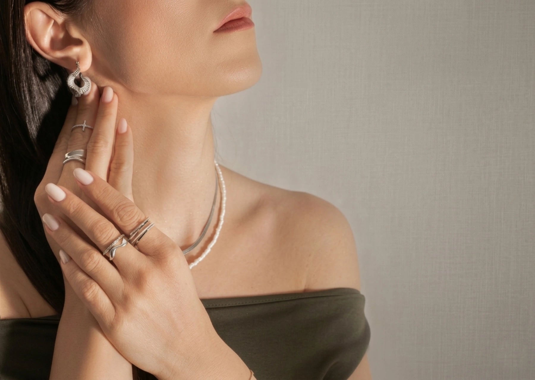 Сребърни бижута проба 925 - разнообразие от модели пръстени, гривни, обеци, колиета, висулки и други