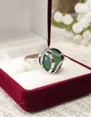 Сребърен пръстен проба 925 с естествени полускъпоценни камъни авантюрин - бижуто е подходящо за жени