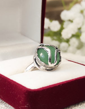 Сребърен пръстен проба 925 с естествени полускъпоценни камъни авантюрин - бижуто е подходящо за жени