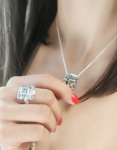 Сребърен пръстен проба 925 в комбинация с естествен Абалон (Кралски Седеф) - бижуто е подходящо за жени