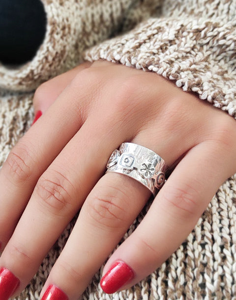 Сребърен пръстен проба 925 с подвижен елемент - въртяща халка