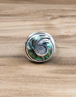 Сребърен пръстен проба 925 в комбинация с естествен Абалон (Кралски Седеф) - бижуто е подходящо за жени