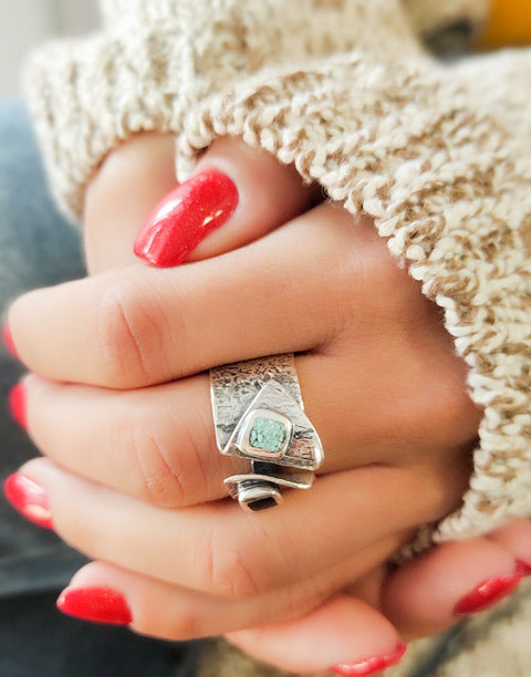 Сребърен пръстен отворен тип проба 925 декориран с естествен полускъпоценен камък Тюркоаз