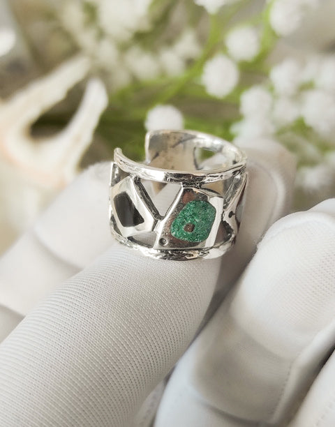 Сребърен пръстен проба 925 с естествени полускъпоценни камъни Тюркоаз, Седеф и Емайл - бижуто е подходящо за жени