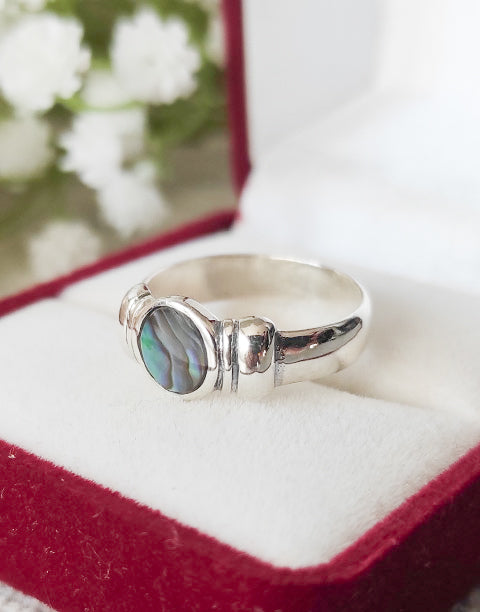 Сребърен пръстен проба 925 с естествени полускъпоценни камъни Абалон (Кралски Седеф) - бижуто е подходящо за жени