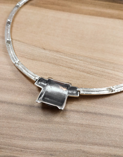 Твърдо Колие от сребро проба 925 с автентичен Бял Седеф - бижуто е подходящо за жени