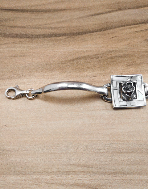 Сребърен комплект бижута проба 925 включващ обеци, медальон, пръстен, гривна с естествен бял седеф - бижуто е подходящо за жени